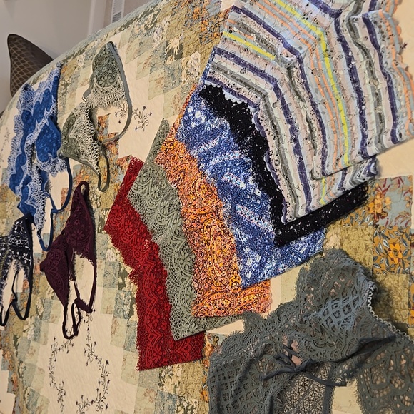 Bundle of Victoria's Secret - Bras & Panties - - Picture 7 of 7